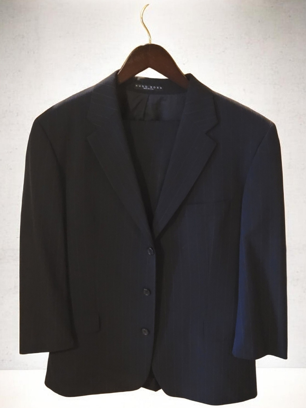 Hugo BOSS 42R GRAY STRIPED SUIT
